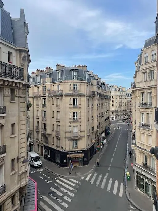 Louis' Haven Daire Paris Fransa