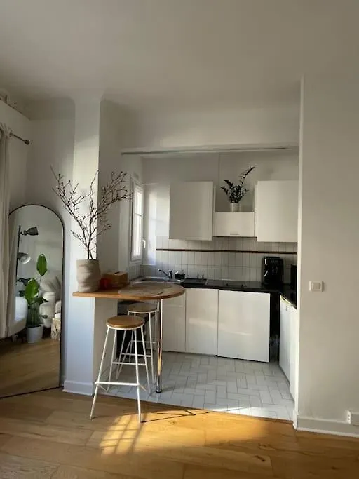 Louis' Haven Daire Paris