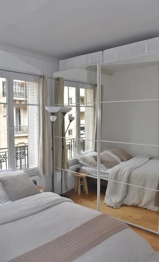 Louis' Haven Daire Paris