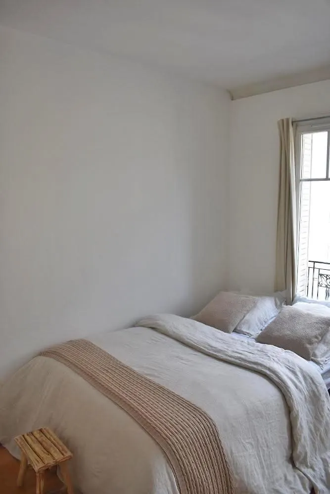 Louis' Haven Daire Paris